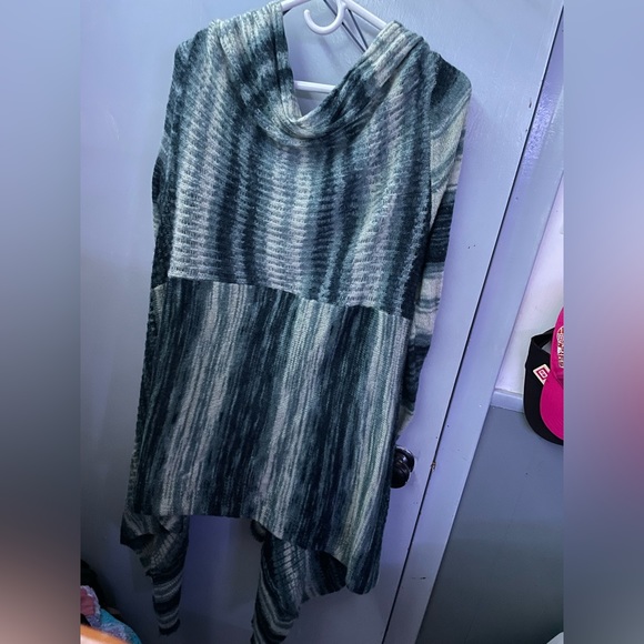 Sweater - Picture 2 of 3